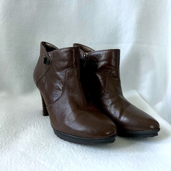 Easy Spirit Size 9 Brown Leather Heeled Platform Booties. - Picture 1 of 16